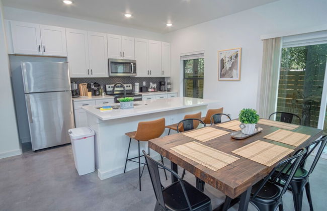 Gorgeous 3 BR 2 BA Near Amazing Downtown - Photo 22