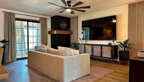 4BR Omaha Townhome | Perfect for Groups - Foto 2