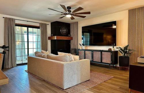 4BR Omaha Townhome | Perfect for Groups - Foto 2