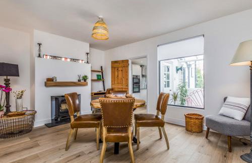 Delightful 2 Bed House a Stones Throw From Beach - Pass the Keys - Photo 15