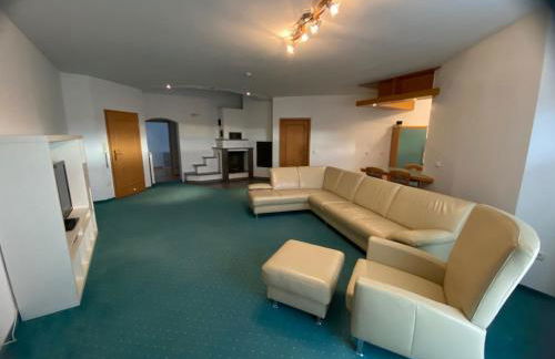 Monteurwohnung , 4 Schlafzimmer, 130qm, Balkon, einzige Wohneinheit im Haus, Parkplatz - Foto 1