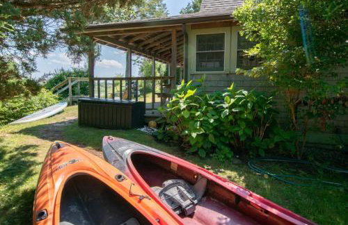 Seaside Retreat w Private Beach Landing - Foto 18