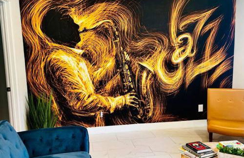 Your Downtown Home With California King Bed Unit A - Photo 1