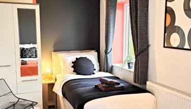 Carvetii - Phoenix House - Near Hospital, max 8 ppl - Foto 5, wardrobe