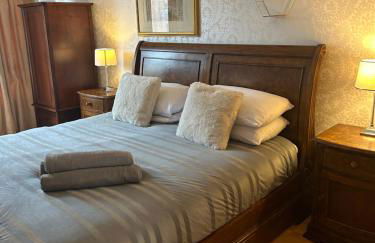 Large 2 bedroom 2 bathroom x6 person city center apartment with free underground parking - Foto 11