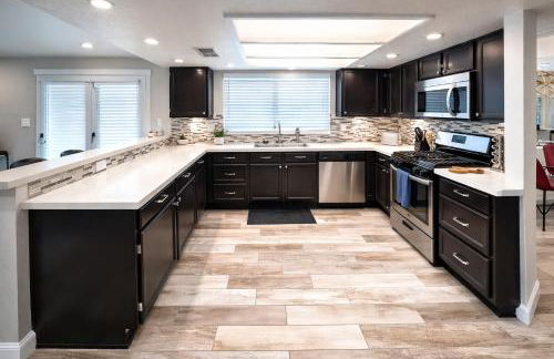 5BR Oasis 15 Min to Strip, Pool Table - Foto 17