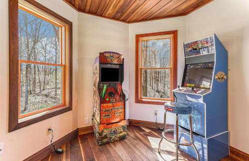 The Hopkins Hideaway - 40 Acres with trails, Arcades, Hot Tub, Fire Pit - Foto 27
