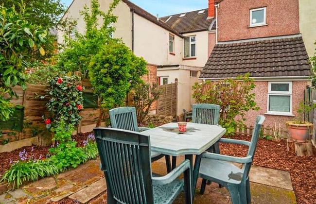 4 Bed Homely Retreat - Wolverhampton - Foto 7