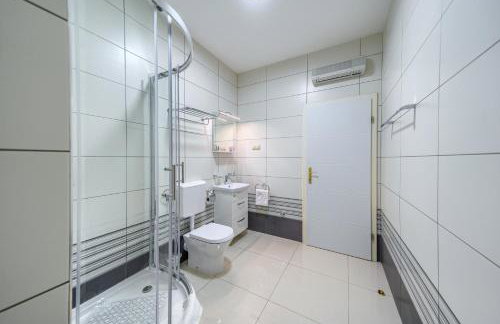 Villa Župa with Heated Pool, Tennis Court & Mini Golf - Foto 42