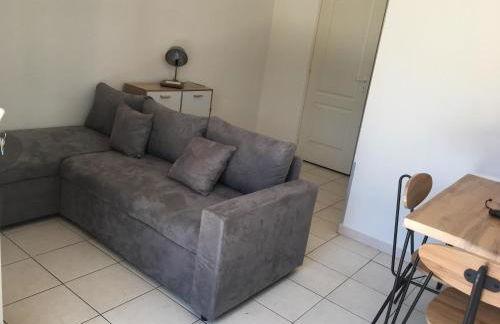 De la Clape à la mer mon petit pavillon labellisé - f2- piscine commune - wifi gratuit- parking privé - arrivee autonome - 800 m plage - grande terrasse abritée vent - - Foto 16