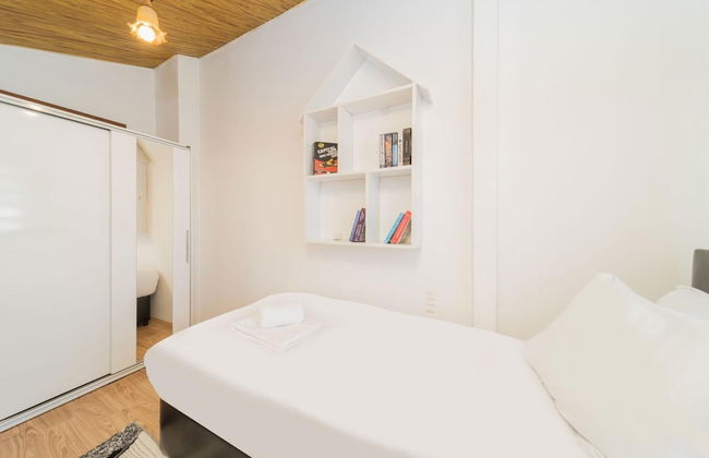 Capacious Flat With Terrace in Central Muratpasa - Photo 18