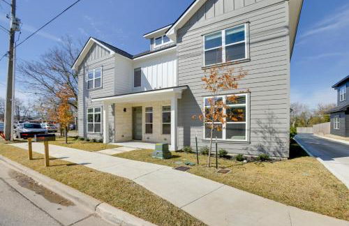 Less Than 1 Mi to Texas AandM Group Getaway with Balcony! - Photo 36