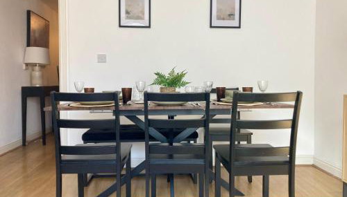 Ashford 4-Bed Townhouse with Garden and Parking - Foto 3