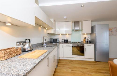 The Beach House & Porth Sands Apartments - Photo 68