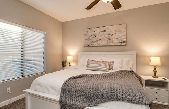 Massive 5 Bdrm Getaway W/pool, Hot Tub, Game Room! - Photo 4