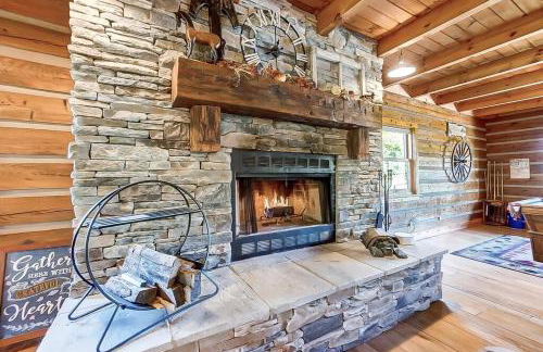 Large Log Cabin Chalet w/ Hot Tub - Horses & Lake! - Foto 30