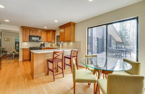 Bloomfield Retreat with Pool 6 Mi to Riverside Park - Foto 10