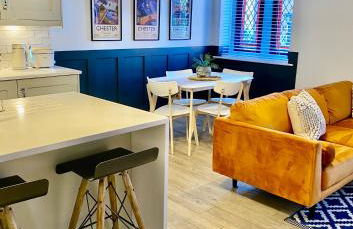 Boutique Chapel Apartment within City Walls - Photo 5