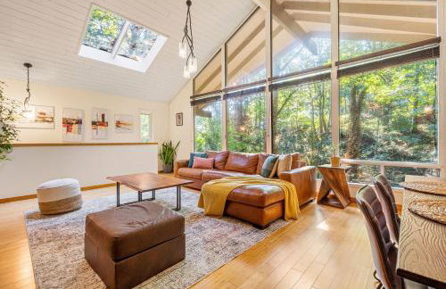 Bellevue Forest Haven Hideaway - Photo 1