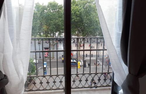 Beautiful Apartment on Las Ramblas with Port views - Photo 32