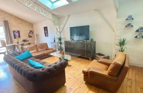 Superbe LOFT centre-ville - Sauna - parking privé -Clim- 1 à 10personnes - Foto 18