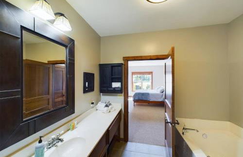 Soaring Eagle Ski-in - Ski-out Condo with Hot Tubs - Foto 12