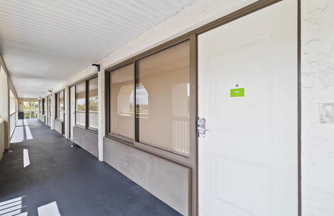 1/1 Condo-hotel With Double bed and Community Pool Miles From Disney! - Foto 10