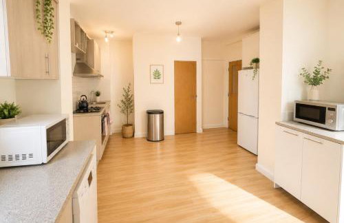 North London A spacious 7 bedroom house accommodating up to 18 people complete with own gym and table tennis - Foto 29