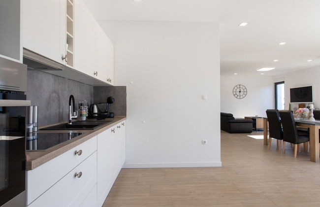 Dazzling Kaštel Novi Villa With Private Pool and Scenic Sea Views - Foto 13