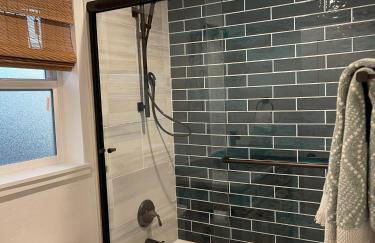 Newer Cozy Guest Cottage with Saltwater Spa! - Foto 16