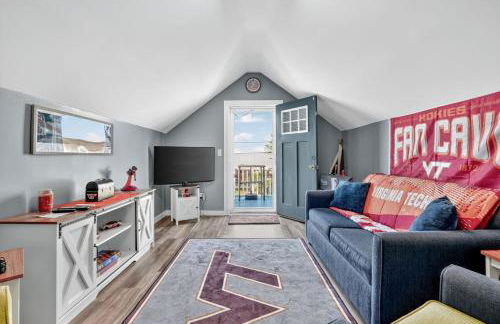 Welcome to Hokie Haven by the Bay - where Chesapeake sunsets meet Hokie spirit. - Foto 25