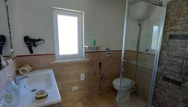 La Terrazza Solarium, in pieno centro 60m dalla stazione ferroviaria 700m dal mare - Foto 4, Shower