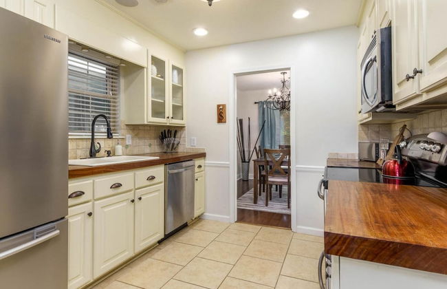 Gorgeous Alabama Home 4 Miles to Stadium Sleeps 8 - Foto 7