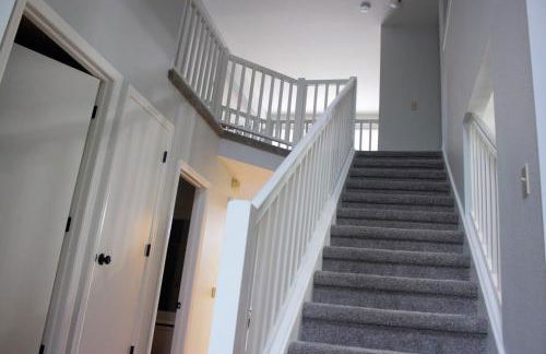 Amazing 4 Bedroom House with nice Backyard - Foto 8