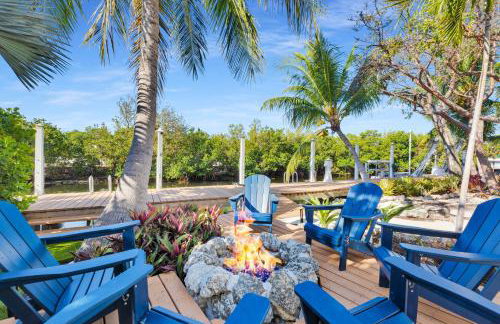 NEW LISTING! Reel Joy Waterfront Luxe with Pool and Private Dock home - Foto 2