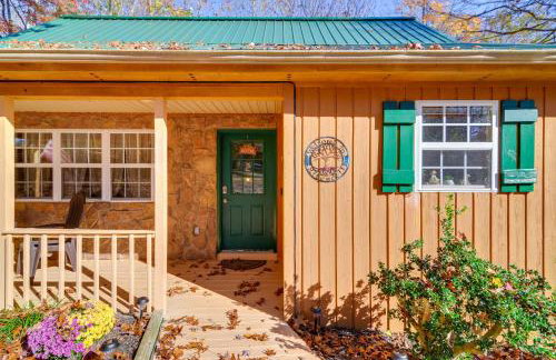 Burnside Resort Cabin with Hot Tub and Outdoor Spots! - Foto 33