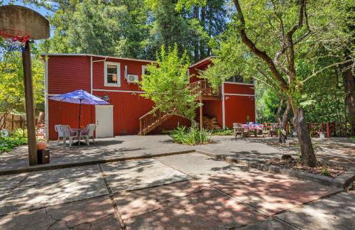 Cozy Riverfront Cabin Just Steps to the Russian River with Beach Access & Wood Stove - Foto 56