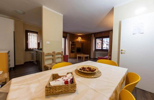 MaR Maturi Appartamenti con due bagni ideali per 6 e 10 persone nel centro di Campiglio - Foto 1