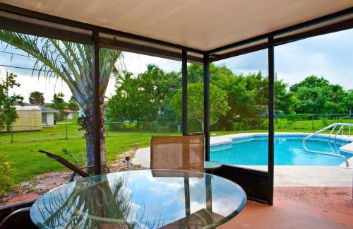 3 Bedrooms 2 Baths Pool Home available for LONGER STAYS!!! - Foto 36