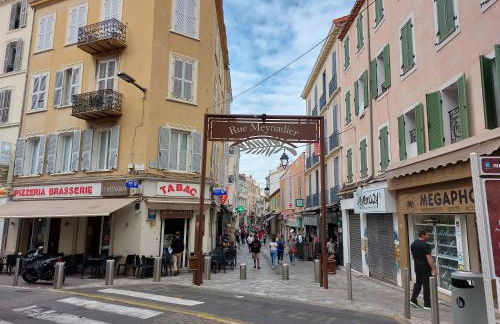Place du Suquet - In the hart of old Cannes - 2 Min Walking distance from Palais de Festivals and Beaches - Photo 40