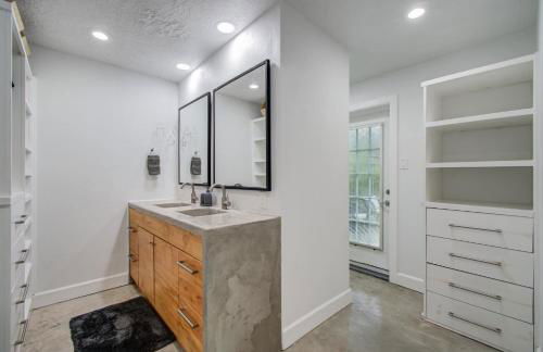 Rustic Modern Escape - 4BD-2BA with Pool & Patio - Foto 17