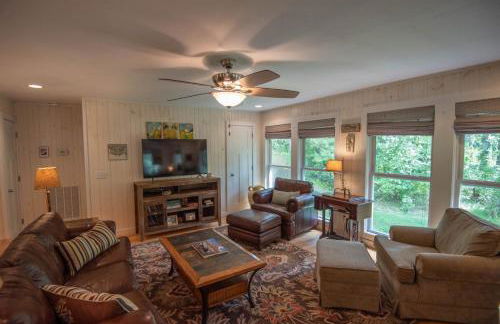 Retriever Beach - New River-frontage with Your Own Private Beach! Fire Pits - Games and More! - Foto 9