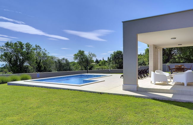 Modern Villa Histria With Pool and View - Photo 1