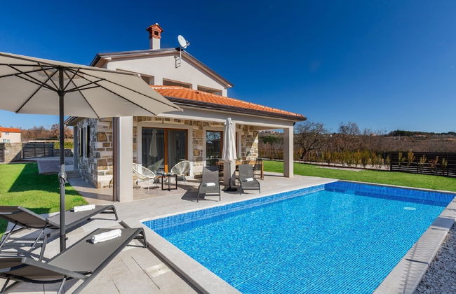 Gorgeous Villa With Pool and Terrace Surrounded by Nature - Foto 13