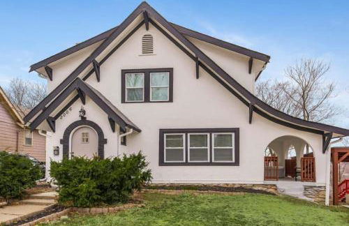 29 Massive 4 bedroom close to the PLAZA - Foto 1