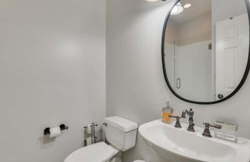 Luxurious Home w Cinema Room & Private Pool - Foto 35