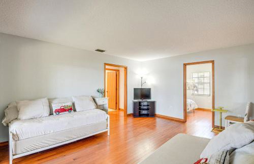 Lake Smith Getaway with Dock Families Welcome! - Foto 23