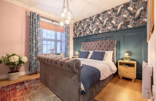 The Secret Garden, Donaghadee - The Hideaway - Stylish 5-Beds, and Lavish 3-Bedrooms - Guests 7 - Super Fast Speed Wi-FI - Foto 1