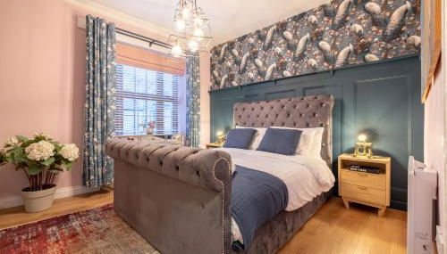 The Secret Garden, Donaghadee - The Hideaway - Stylish 5-Beds, and Lavish 3-Bedrooms - Guests 7 - Super Fast Speed Wi-FI - Foto 1