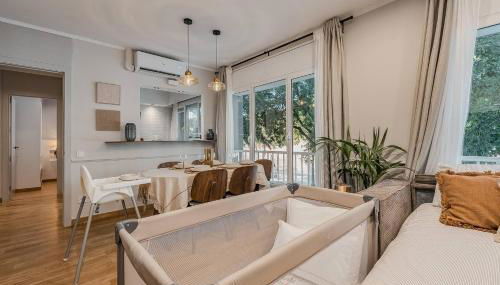 NEW Refurbished Modern Apartment - Photo 2